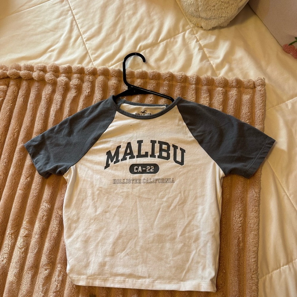 hollister cropped baby tee size xs